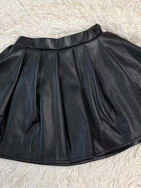 Girl’s‎ Evsie Black Faux Leather Pleated Mini Skirt